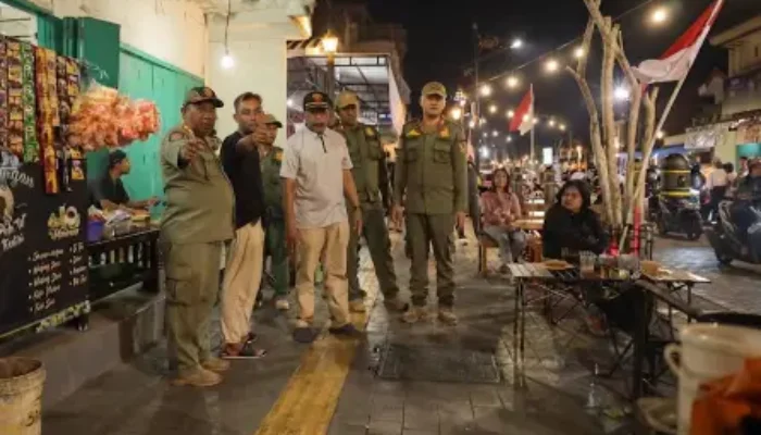Pemkot Kediri Gencarkan Penertiban Terpadu di Jalan Stasiun, Ancam Sanksi Tilang bagi Pelanggar