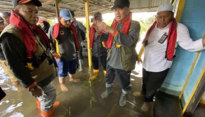 Pemprov Kalsel Bergerak Cepat: Peninjauan Banjir di 5 Lokasi Utama dan Bantuan Darurat