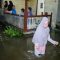 Penampakan Kepanikan Warga Medan Saat Rumahnya Diterjang Banjir Sungai Deli