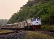 Sabotase Batu Rel Kereta Tulungagung: Pelaku Kena Pidana 9 Penanganan insiden sabotase batu rel kereta Tulungagung di jalur Sumbergempol hingga Ngunut.