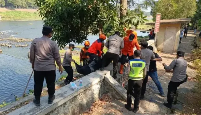 Mayat Perempuan Tanpa Identitas Mengapung di Bendungan Waruturi Kediri