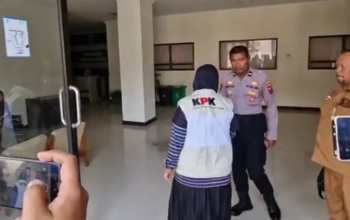 Penyidik KPK Sasar Kantor Dinas Kesehatan Terkait Kasus Korupsi Sugiri Sancoko