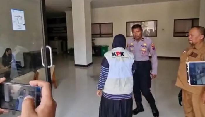 Penyidik KPK Sasar Kantor Dinas Kesehatan Terkait Kasus Korupsi Sugiri Sancoko