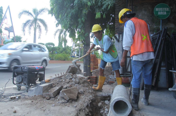 Perbaikan Trotoar Jalan S. Parman di Kota Madiun Menyediakan Keamanan dan Kenyamanan bagi Pejalan Kaki