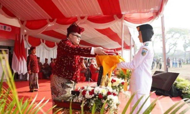 Pimpin Upacara HUT ke-80 RI, Mas Dhito Ajak Warga Jaga Semangat Perjuangan Pahlawan