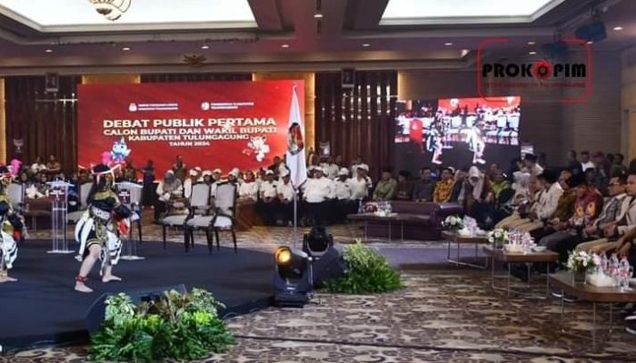 Pj Bupati Tulungagung Saksikan Debat Pertama Paslon Bupati dan Wakil Bupati di KPU