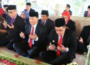 Pjs Bupati Blitar Dampingi Pj Gubernur Jatim Ziarah Makam Bung Karno