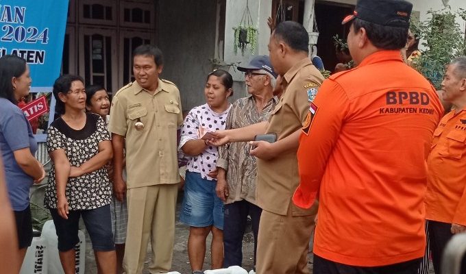 Pjs Bupati Kediri Distribusikan Bantuan Air Bersih untuk 200 KK Terdampak Kebakaran di Sepawon