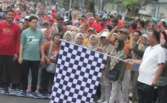 Pjs Bupati Kediri Lepas Jalan Sehat HUT ke-53 Korpri, Diikuti Ribuan ASN