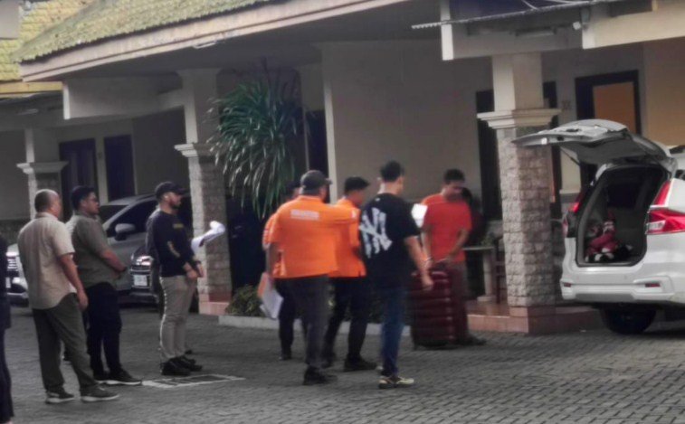 Polda Jatim Gelar Rekonstruksi Pelaku Mutilasi Koper Merah di Hotel Adi Surya Kediri