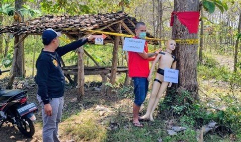 Polisi Gelar Rekonstruksi Pembunuhan Wanita di Hutan Jati Ponorogo