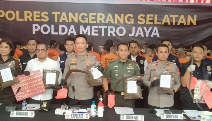 Polres Tangsel Bongkar Laboratorium Narkoba Terselubung di Konter Ponsel, 612 Kg Tembakau Sintetis Disita