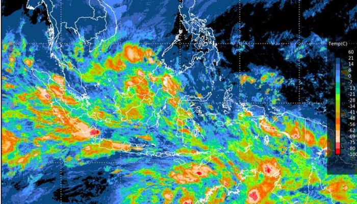 Prakiraan Cuaca 17 Januari: Waspada Hujan Petir di Berbagai Kota dan Potensi Banjir Rob