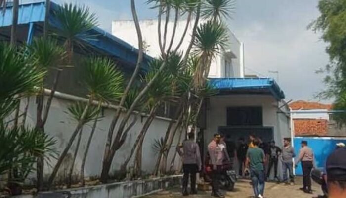 Polisi Gulung 17 Preman Pengganggu Pabrik Minuman di Gunung Putri, Gerbang Pabrik Sempat Digembok Paksa