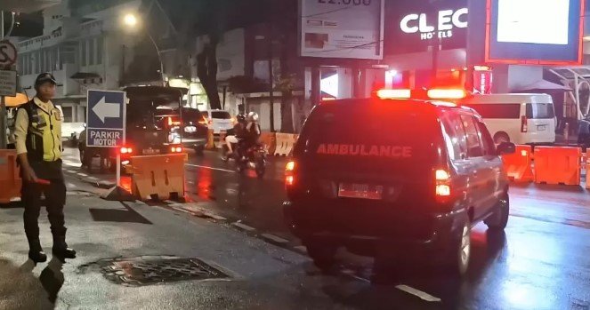 Pria Paruh Baya Ditemukan Tak Bernyawa, Dugaan Akhiri Hidup Mencuat dengan Cara Lompat dari Ketinggian Mall