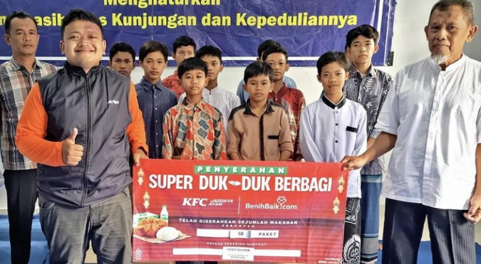 Program KFC Super Duk-Duk Berbagi Berjalan Sukses di Bulan Ramadan