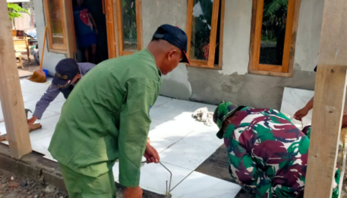 Puluhan Tahun Kedinginan di Balik Dinding Bambu Kini Sumiin Miliki Rumah Kokoh Lewat Program TMMD Kabupaten Kediri