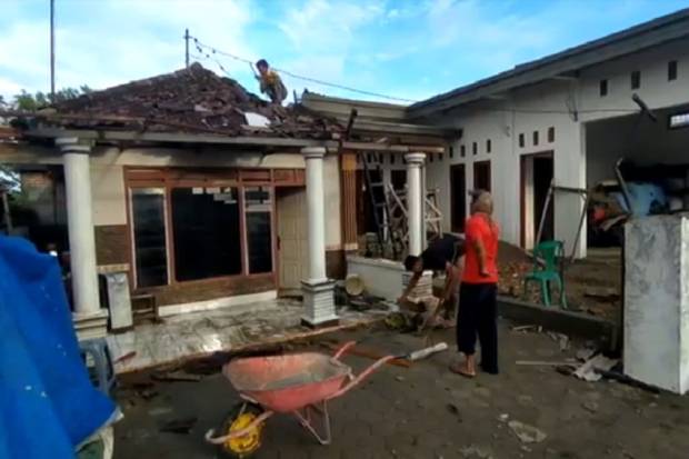 Puting Beliung Hancurkan Puluhan Rumah Warga di Jombang