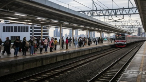 Rahasia Perubahan Drastis Alur Penumpang KRL Stasiun Manggarai Terbongkar!