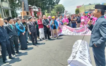 Ratusan Massa Tuntut Pencairan Dana KONI, Pemkot: Mengacu Peraturan Perundang-undangan 2 Ratusan Massa Tuntut Pencairan Dana KONI