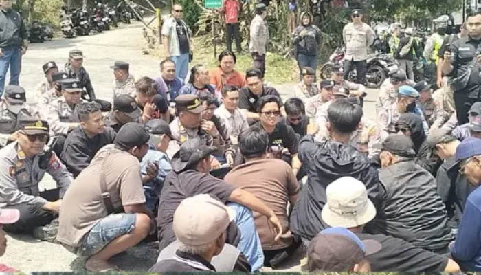 Ratusan  Warga dan GMB  Gelar Aksi Damai di PT Greenfield , Desak PT Greenfields Hentikan Pembuangan Limbah ke Sungai