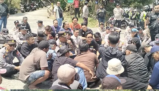 Ratusan Warga dan GMB Gelar Aksi Damai di PT Greenfield , Desak PT Greenfields Hentikan Pembuangan Limbah ke Sungai