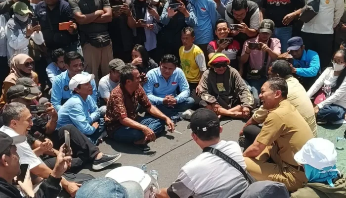 Demo Pedagang Pasar Kediri Desak Evaluasi Perumda Joyoboyo