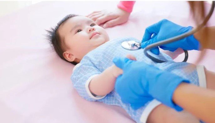 Refleks Kaget pada Bayi Saat Tidur Normal atau Tanda Bahaya?