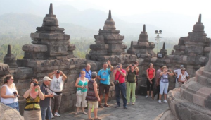 Rekor Pecahkan! Kunjungan Wisatawan Mancanegara ke Indonesia Melejit!