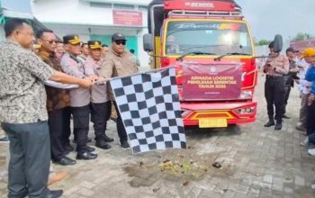 Resmi KPU Kabupaten Kediri Distribusikan Logistik ke. TPS di Penilukada Serentak 2024