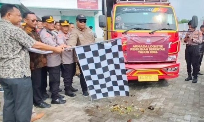 Resmi KPU Kabupaten Kediri Distribusikan Logistik ke TPS di Pemilukada Serentak 2024