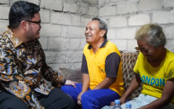 Respon Cepat Mas Dhito Atasi Penderitaan Warga Lansia Yang Hidup Dalam Gelap