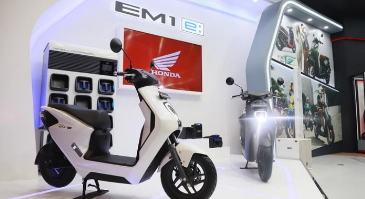 Revolusi Otomotif! Sepeda Motor Listrik Terbaru Honda Meluncur di Indonesia