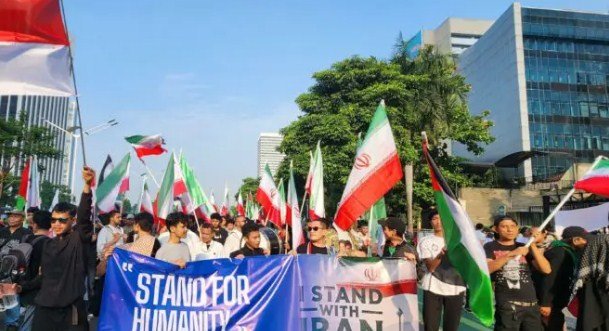 Ribuan Massa Gelar Aksi Solidaritas di CFD Jakarta, Bela Iran Kecam Agresi Israel