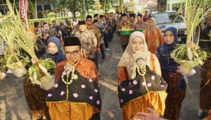 Ritual ‘Pengantin Tebu’ di Tulungagung,Harapan Manis di Balik Gerungan Mesin Tua Sejak Zaman Kolonial