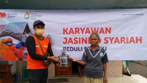 Jasindo Syariah dan Rumah Zakat Berbagi Kebaikan dengan Penyintas Semeru