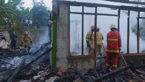 Rumah Terbakar Merembet ke Toko, Satu Orang Luka Berat