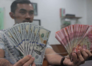 Rupiah Tertekan Dolar AS, Terjun 73,5 Poin, Apa Penyebabnya?