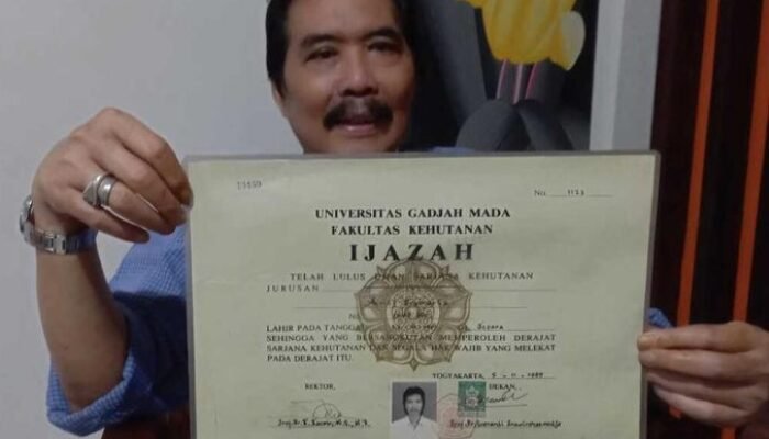Saksi Kunci Teman Kuliah Jokowi Ungkap Detail Ijazah UGM, Lulus Bareng dan Klarifikasi Pembimbing