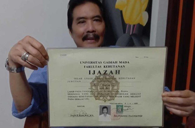 Saksi Kunci Teman Kuliah Jokowi Ungkap Detail Ijazah UGM, Lulus Bareng dan Klarifikasi Pembimbing