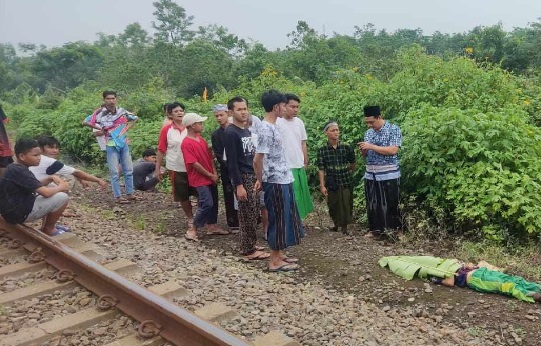 Santri Pesantren Ngalah Berusia 12 Tahun Tertabrak Kereta Api Hingga Meninggal Dunia