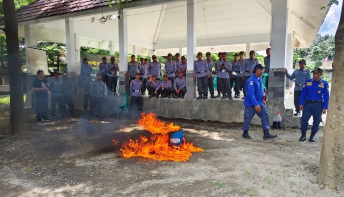 Satpol PP Kediri Asah Ketangkasan Anggota Satlinmas Kabupaten Kediri