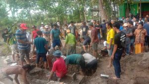 Satu Keluarga Jadi Korban Bus Maut di Tol Sumo, Dimakamkan dalam 1 Liang Lahat