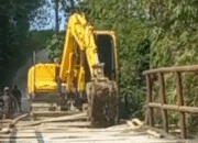 Warga Sampang Keluhkan Proyek Jembatan Daleman yang Tanpa Jalur Alternatif