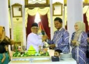 Pulang Retret, Bupati dan Wabup Blitar Potong Tumpeng di Pendopo RHN