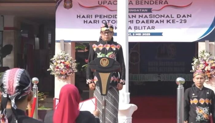 Upacara Hardiknas 2025 di Kota Blitar Dipimpin Langsung Wamendagri RI