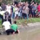 Diduga Terpeleset Ke Sungai, Dua Jam Terseret Arus, Lansia Asal Lingkungan Pengkol Warujayeng Ditemukan Tidak Bernyawa