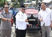 Bupati Blitar Serahkan Alsintan kepada 82 Kelompok Tani, Dorong Petani Bertransformasi ke Pertanian Modern