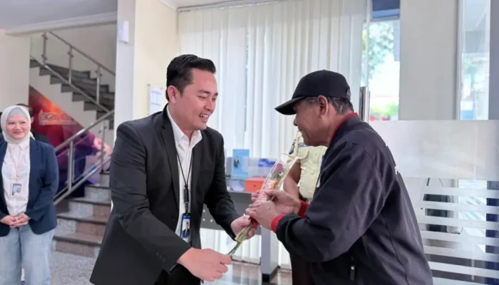 BRI Blitar Rayakan Hari Pelanggan dengan Menyapa Nasabah Secara Langsung