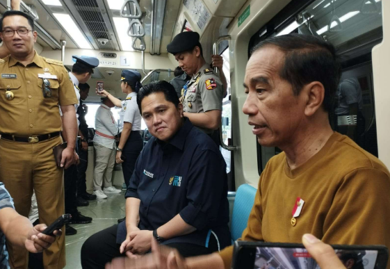 Sensasi Naik LRT Bareng Presiden Jokowi: Pengalaman Unik